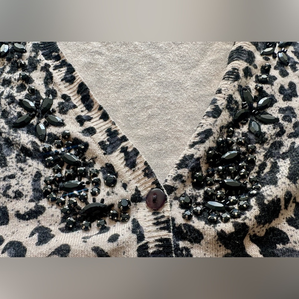 Vertigo Paris Leopard Print V-Neck Cardigan with Embellished Accents- size M - Picture 3 of 6